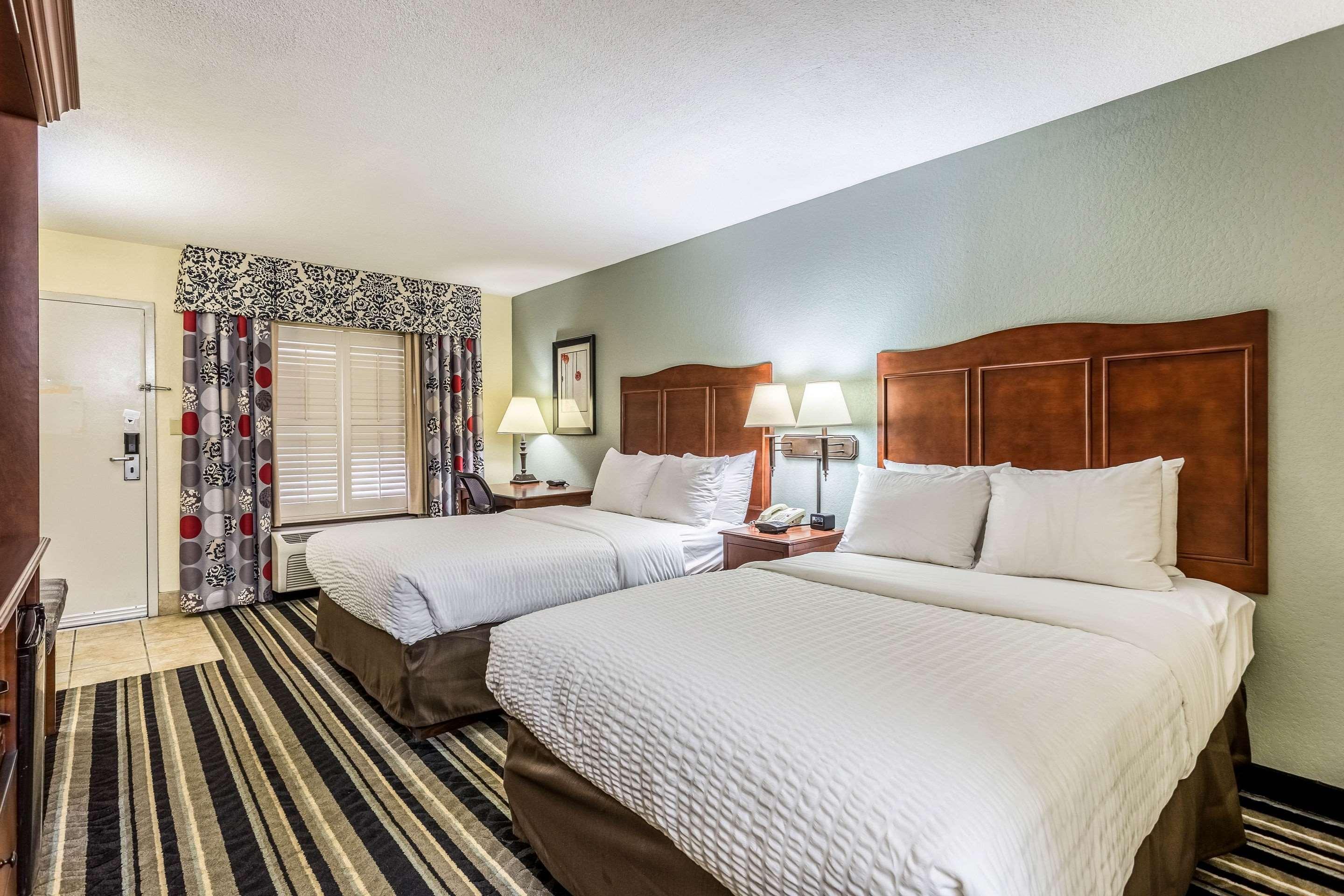 Clarion Pointe Research Park Hotel