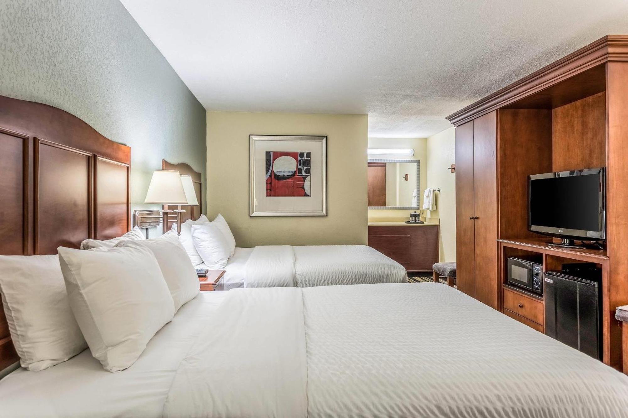 Clarion Pointe Research Park Hotel