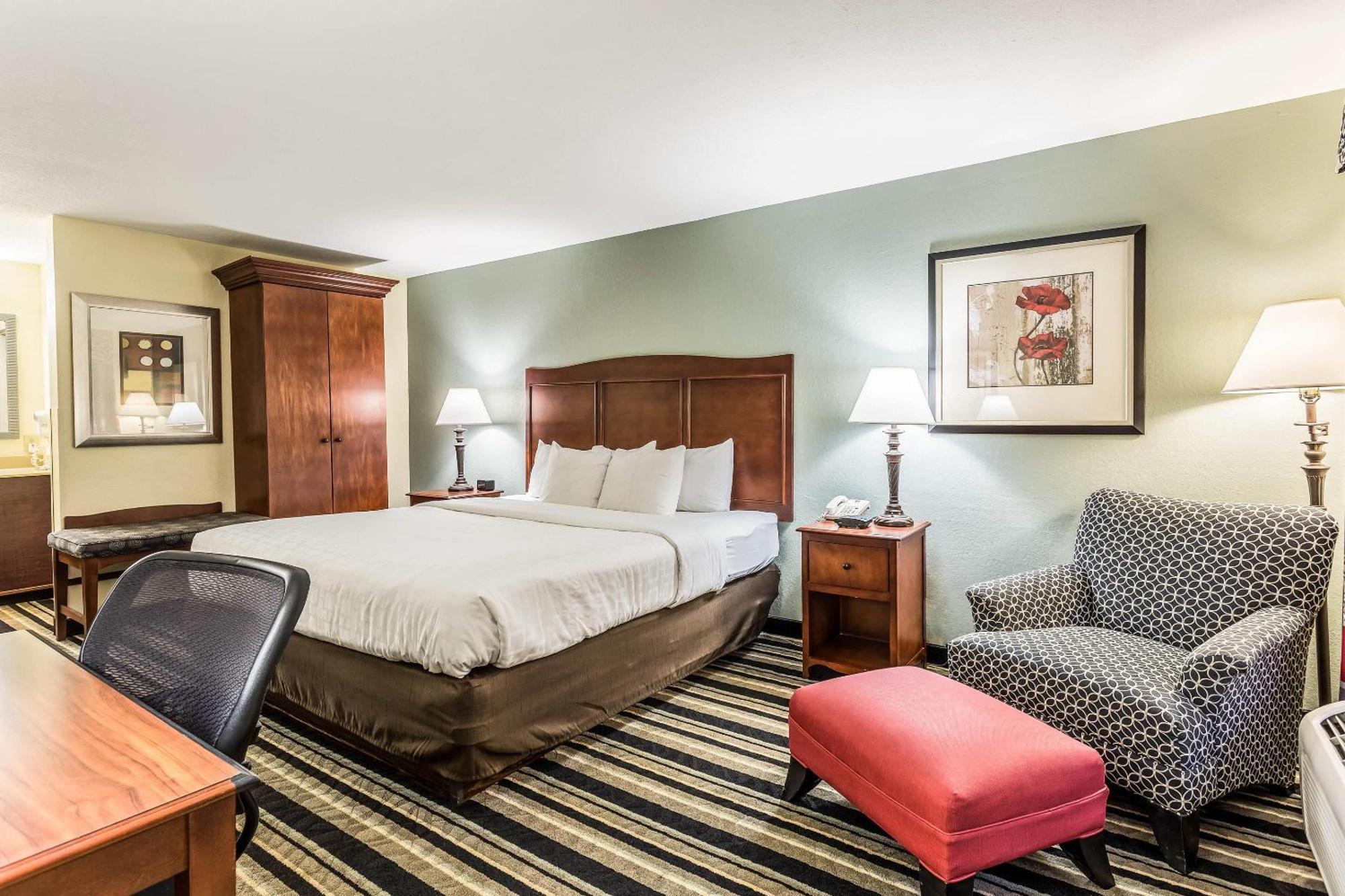 Hotel Clarion Pointe Research Park 3*