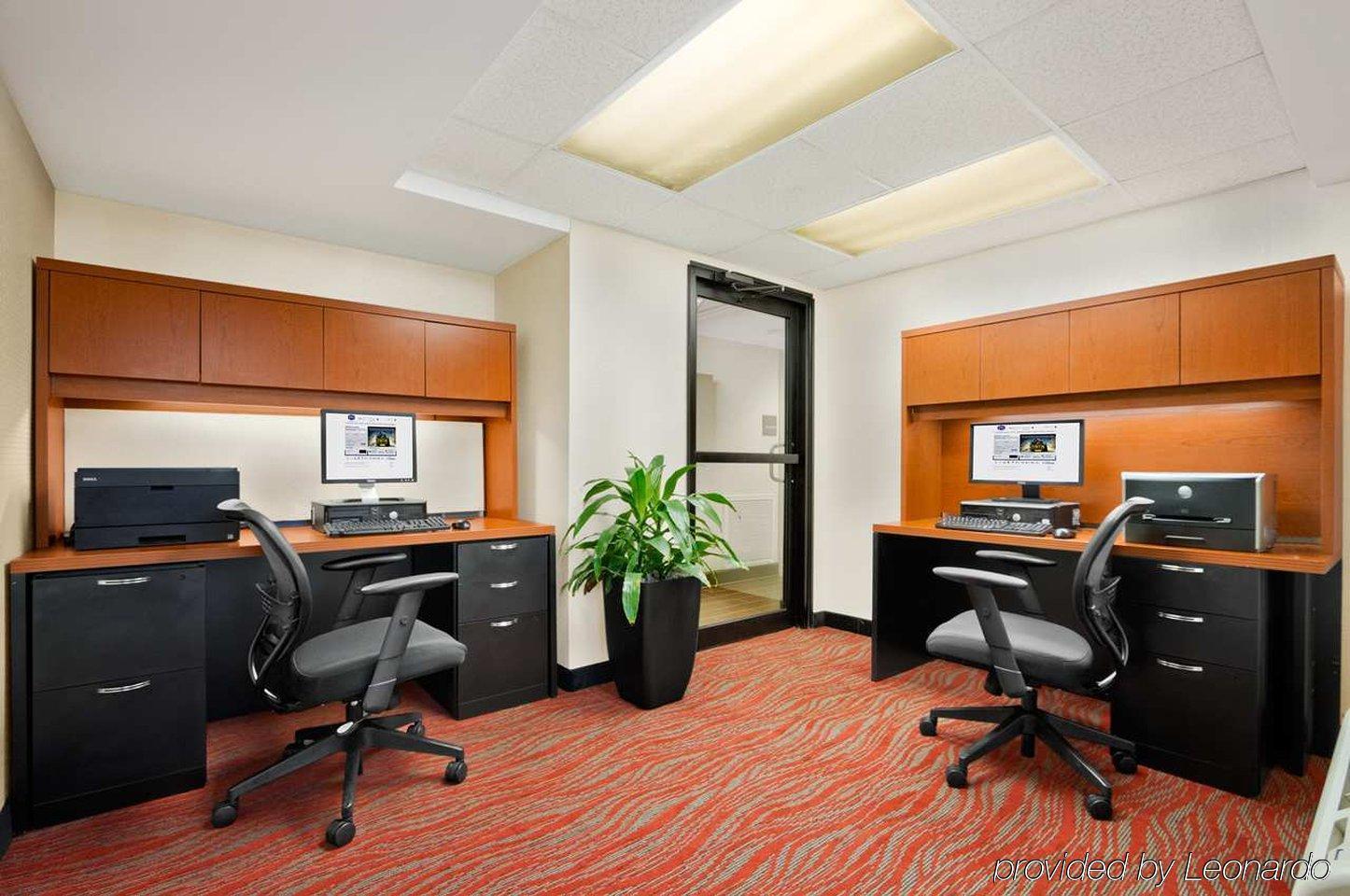 Hotel Clarion Pointe Research Park 3*