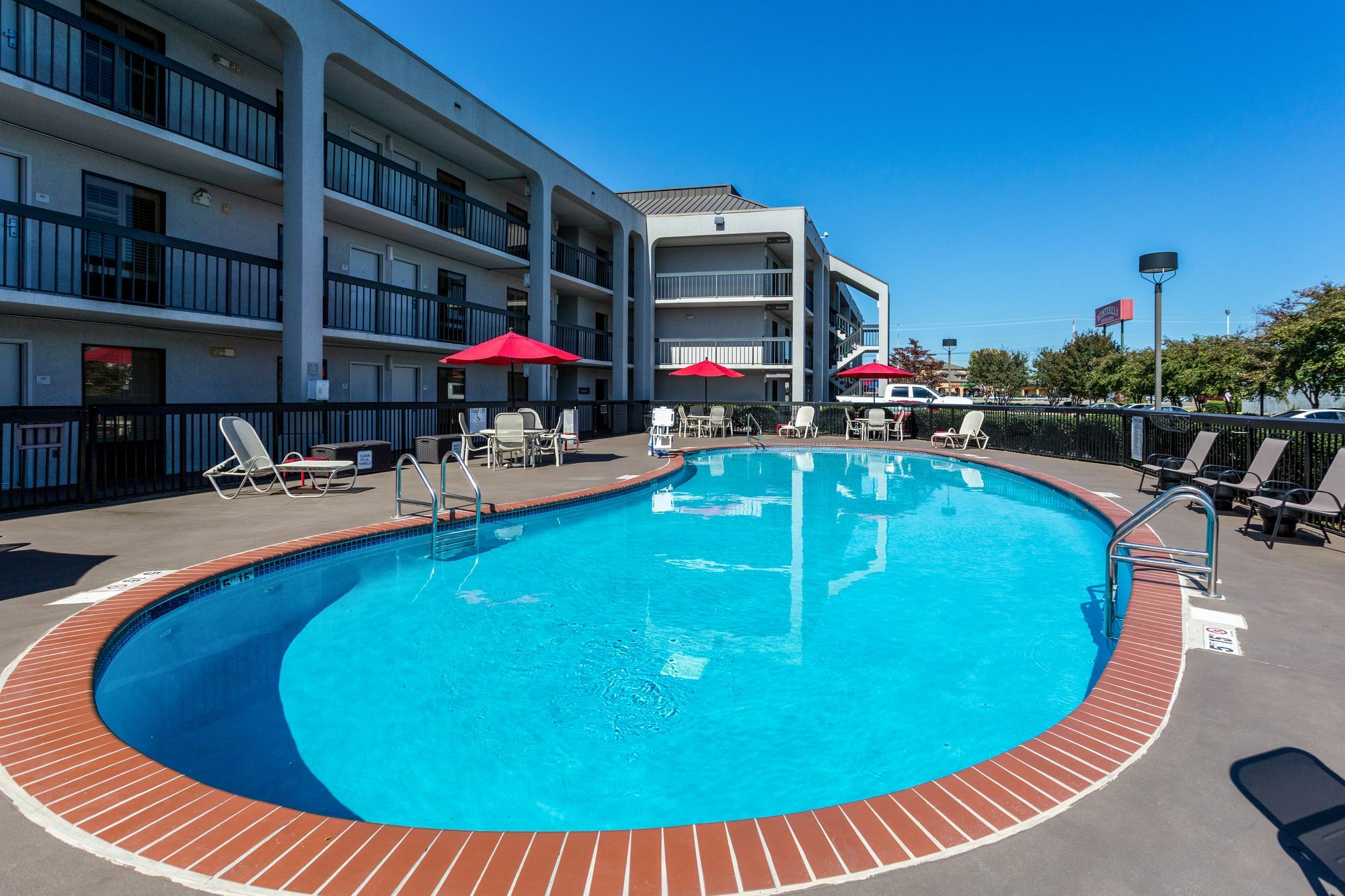 Clarion Pointe Research Park 3*